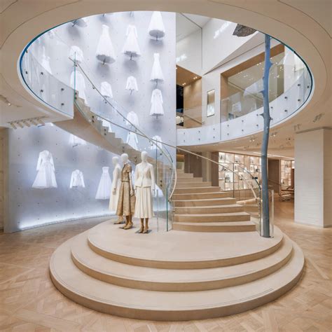 christian dior galleria paris.